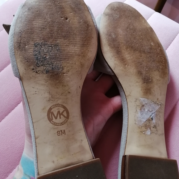 ** SOLD ** MICHAEL KORS Beige Slides size 8 - Picture 5 of 5